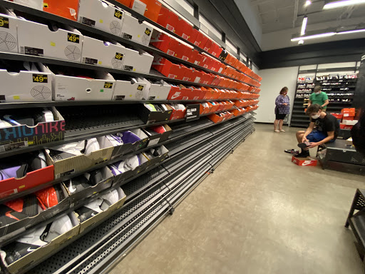 Clothing Store «Nike Clearance Store», reviews and photos, 5209 International Dr, Orlando, FL 32819, USA