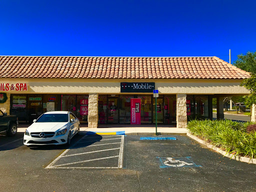T-Mobile, 1337 E Vine St, Kissimmee, FL 34744, USA, 