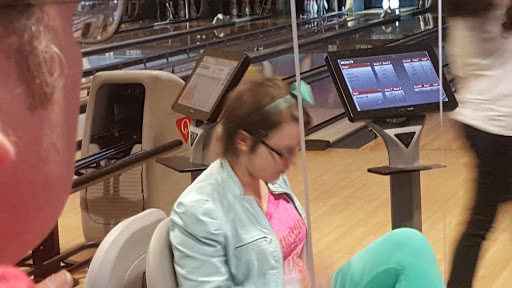 Bowling Alley «Showplace Entertainment Center», reviews and photos, 141 E Service Rd, Staten Island, NY 10314, USA