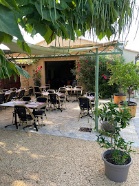 Atmosphère du Restaurant Le Petit Auzon à Vaison-la-Romaine - n°2