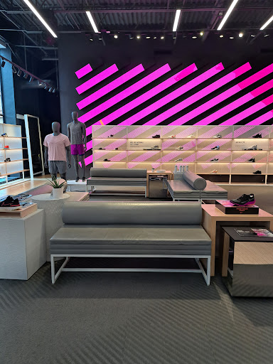 Clothing Store «Nike Lenox», reviews and photos, 3393 Peachtree Rd, Atlanta, GA 30326, USA