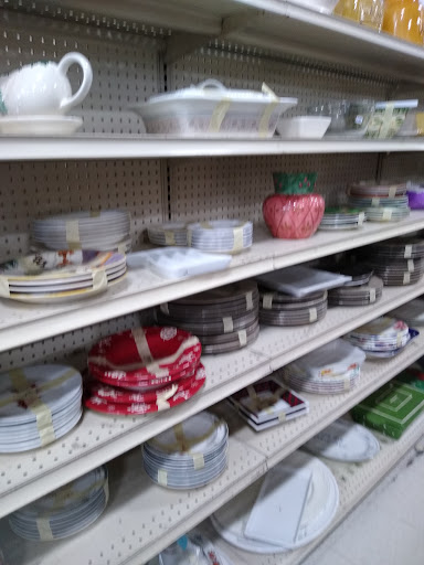 Thrift Store «Super Thrift Store Rescue Mission», reviews and photos, 13422 Saticoy St, North Hollywood, CA 91605, USA