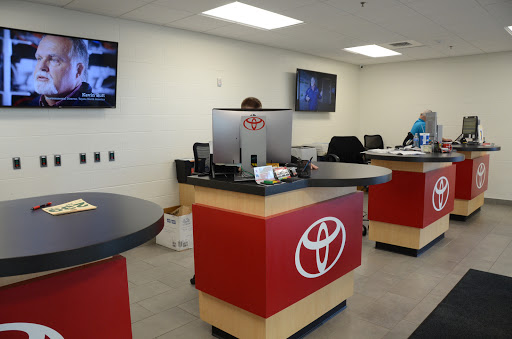 Toyota Dealer «Sam Leman Toyota Bloomington», reviews and photos, 1502 Morrissey Dr, Bloomington, IL 61701, USA