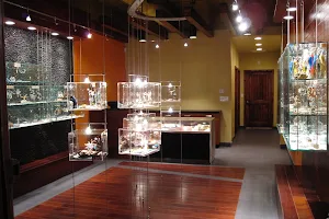 IRIS Piercing Studio and Jewelry Gallery image