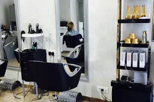Cavess Hair Stylist - Salone L'Oréal Professionnel image