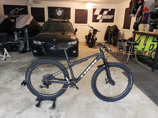 Bicycle Store «Trek Bicycle Store of Charlotte - South», reviews and photos, 12194 Johnston Rd #110, Charlotte, NC 28277, USA