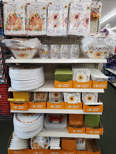 Dollar Store «Dollar Tree», reviews and photos, 4474 W Shaw Ave, Fresno, CA 93722, USA