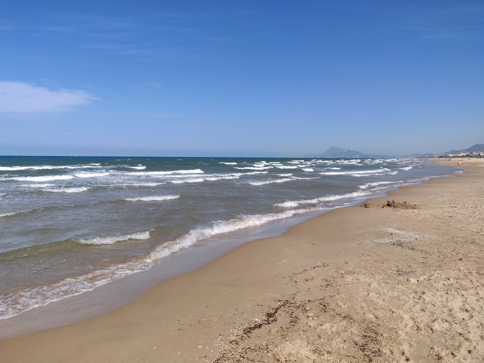 Platja de Pau Pi'in fotoğrafı büyük koylar ile birlikte