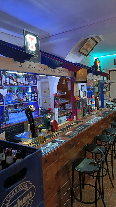 Colliers Bar - C. de Martinez Oriola, 03501 Benidorm, Alicante, Spain