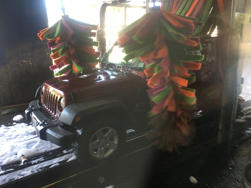 Oil Change Service «GENIE CAR WASH & LUBE - W POINT LOM», reviews and photos, 3949 W Point Loma Blvd, San Diego, CA 92110, USA