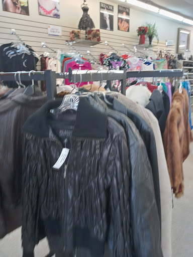 Thrift Store «Gulfside Hospice Thrift Shoppe», reviews and photos, 36524 FL-54, Zephyrhills, FL 33542, USA