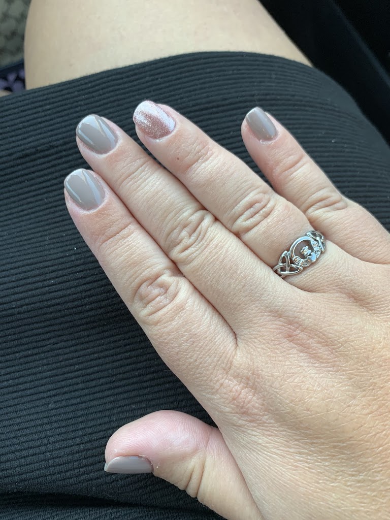 Seventeen Nails 07446