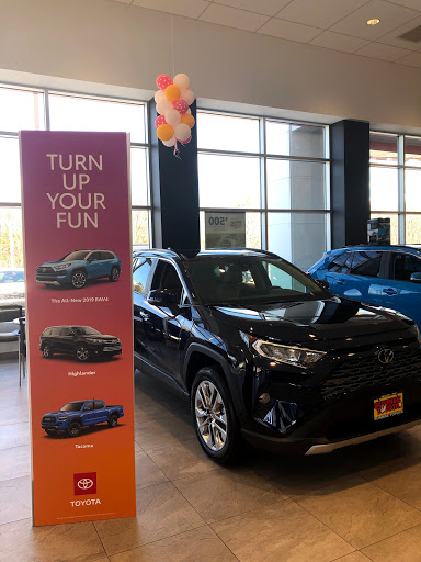 Toyota Dealer «Sunrise Toyota», reviews and photos, 3984 Sunrise Hwy, Oakdale, NY 11769, USA