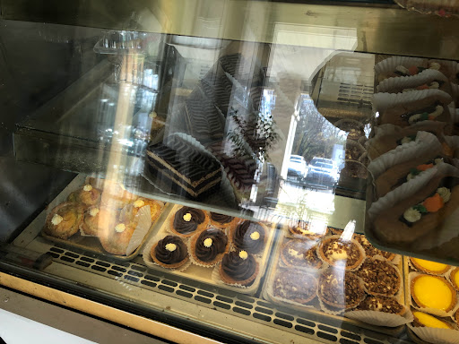 Restaurant «La Baguette French Bread and Pastry Shop», reviews and photos, 3088 Poplar Ave, Memphis, TN 38111, USA