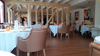 Atmosphère du Restaurant gastronomique Au Vieux Pressoir - Maison Gublin à Mesnil-Saint-Père - n°2
