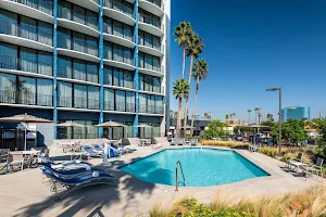 Holiday Inn Express & Suites Santa ANA - Orange County, an IHG Hotel image