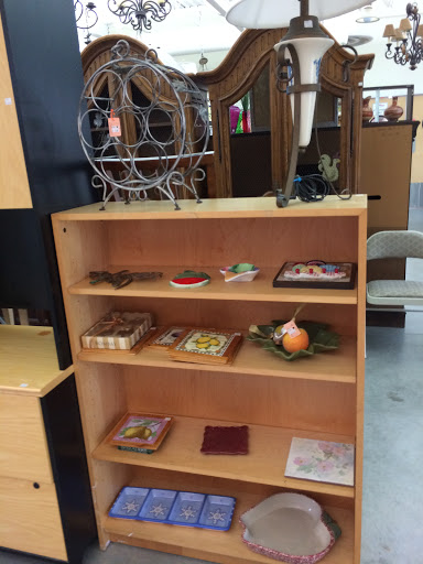 Thrift Store «Out of the Closet - Fort Lauderdale», reviews and photos, 1785 E Sunrise Blvd, Fort Lauderdale, FL 33304, USA