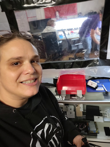 Mobile Phone Repair Shop «One Hour Device Repair», reviews and photos, 70 E Sunset Way, Issaquah, WA 98027, USA