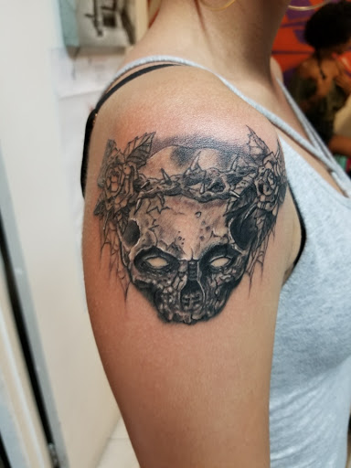 Tattoo Shop «Wildlife Tattoo», reviews and photos, 7149 Winnetka Ave, Winnetka, CA 91306, USA