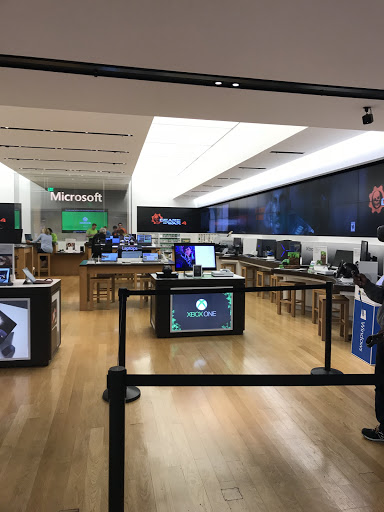 Computer Store «Microsoft Store - Kenwood Towne Centre», reviews and photos, 7875 Montgomery Rd #2205, Cincinnati, OH 45236, USA