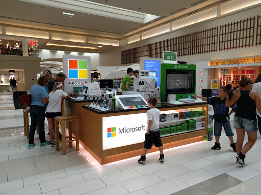 Microsoft Store - Oxmoor Center, 7900 Shelbyville Rd #5626, Louisville, KY 40222, USA, 