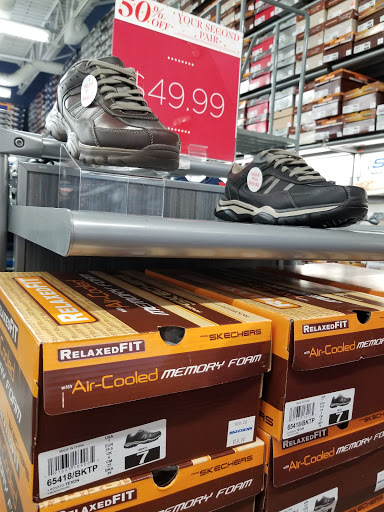 Shoe Store «SKECHERS Factory Outlet», reviews and photos, 5173 Factory Shops Blvd #850, Ellenton, FL 34222, USA