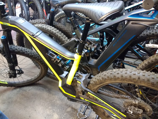 Motorcycle Dealer «Moore And Sons Motorcyles», reviews and photos, 21431 E Cliff Dr, Santa Cruz, CA 95062, USA