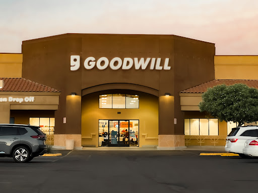 Donations Center «Pinnacle Peak Goodwill Retail Store & Donation Center», reviews and photos