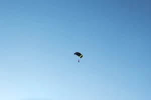 JUMPER parachute training image