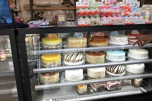 Crispo Cakes & Cafe image