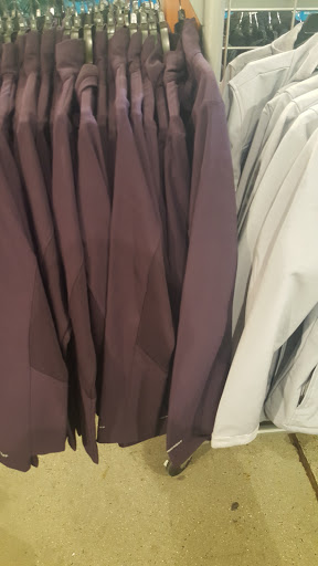 Outdoor Sports Store «Columbia Sportswear Outlet Store», reviews and photos, 241 Fort Evans Rd NE #1213, Leesburg, VA 20176, USA