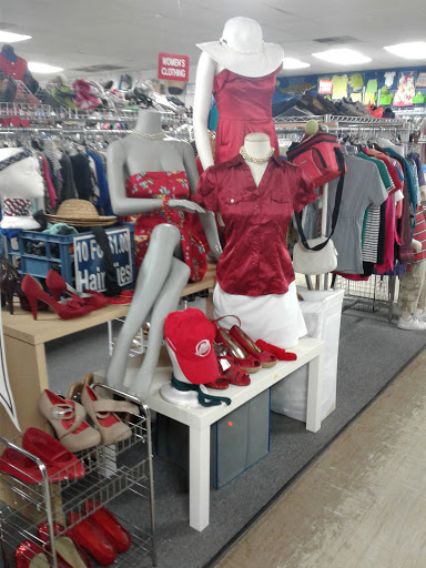 Thrift Store «St. Vincent de Paul Thrift Stores Orlando», reviews and photos, 770 S Orange Blossom Trail, Apopka, FL 32703, USA