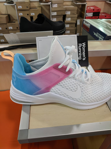 Shoe Store «DSW Designer Shoe Warehouse», reviews and photos, 17502 Hawthorne Blvd, Torrance, CA 90504, USA