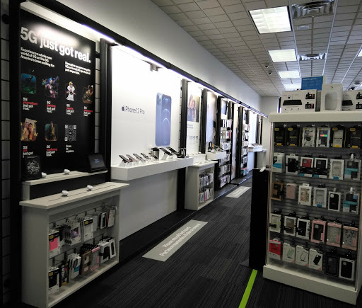Cell Phone Store «Verizon», reviews and photos, 6432 Springfield Blvd, Springfield, VA 22150, USA