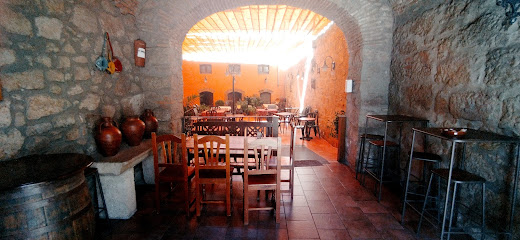 Restaurante Casa Chumi - C. Francisco Pizarro, 16, 10930 Navas del Madroño, Cáceres, Spain