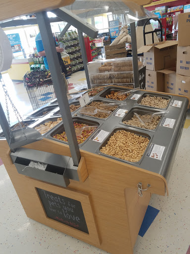 Pet Supply Store «Petco Animal Supplies», reviews and photos, 92 Cluff Crossing Rd, Salem, NH 03079, USA