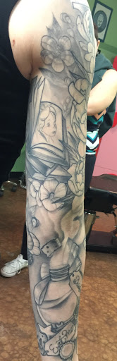 Tattoo Shop «A Thin Line Tattoo», reviews and photos, 9 E Wilson St, Batavia, IL 60510, USA