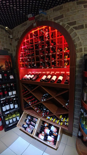 Liquor Store «Harborview Liquors», reviews and photos, 549 E Fort Ave, Baltimore, MD 21230, USA