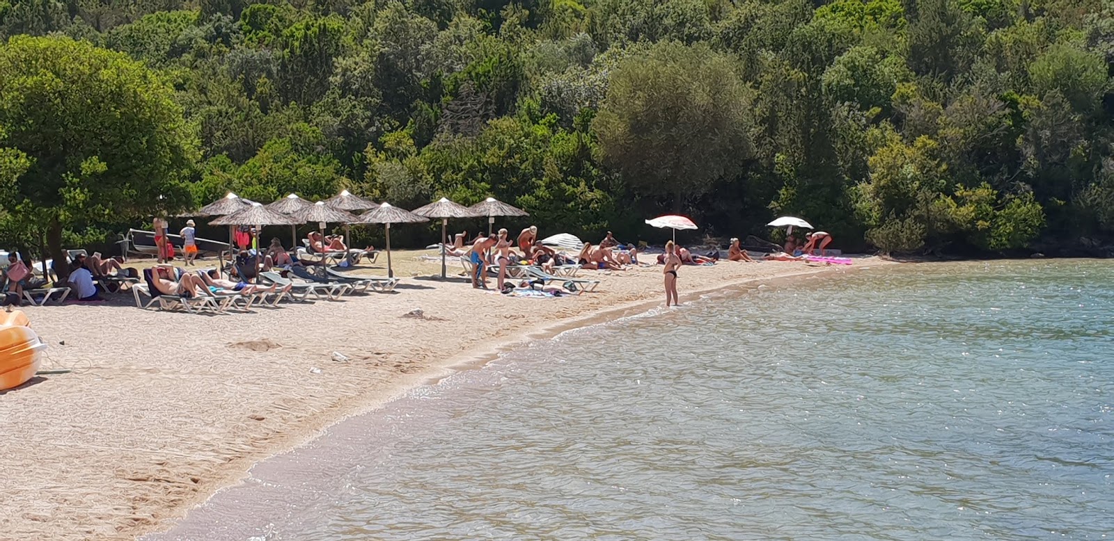 Mourtemeno'in fotoğrafı küçük koy ile birlikte