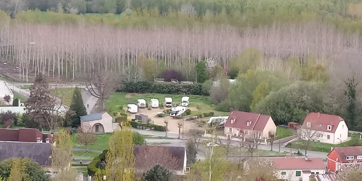Aire de Camping-cars à Coucy-le-Château-Auffrique