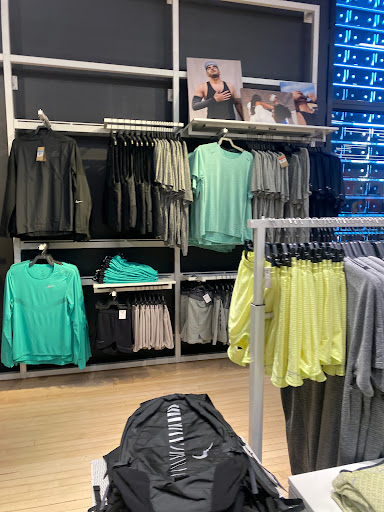 Clothing Store «Nike Lenox», reviews and photos, 3393 Peachtree Rd, Atlanta, GA 30326, USA