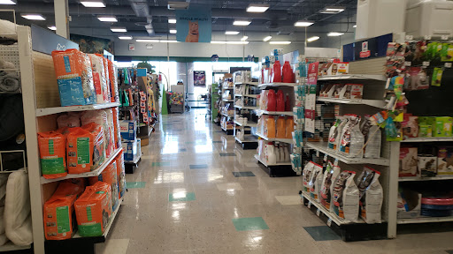 Pet Supply Store «Petco Animal Supplies», reviews and photos, 629 E Dundee Rd, Palatine, IL 60067, USA