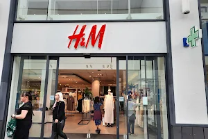 H&M image