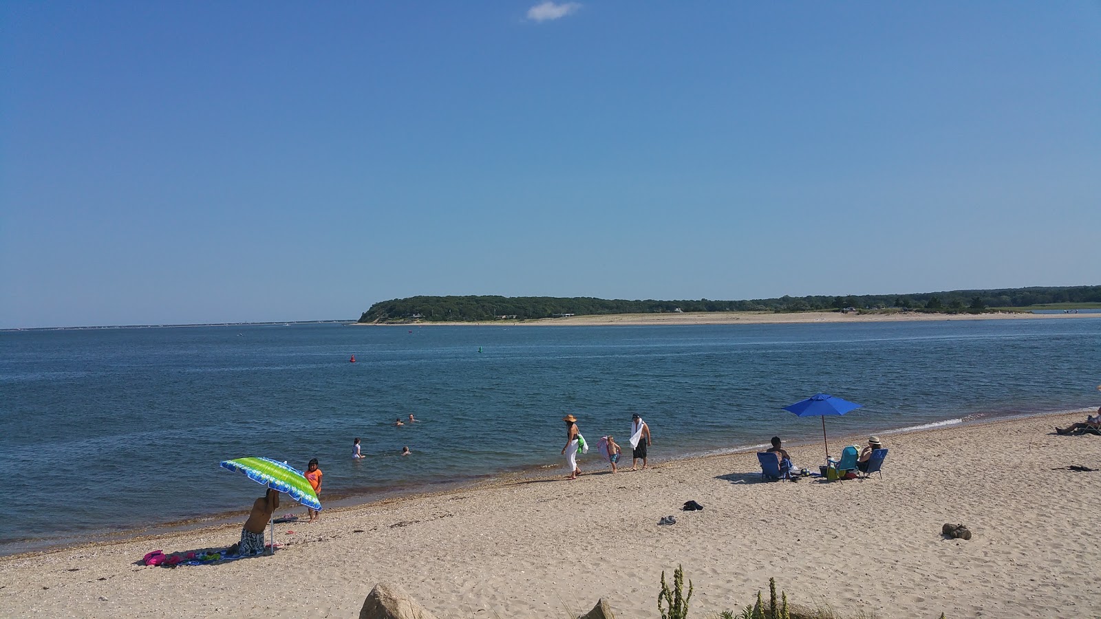 Photo de Louse Point Town avec l'eau cristalline de surface