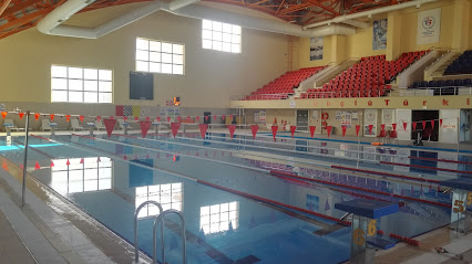 Yarı olimpik kapalı yüzme havuzu