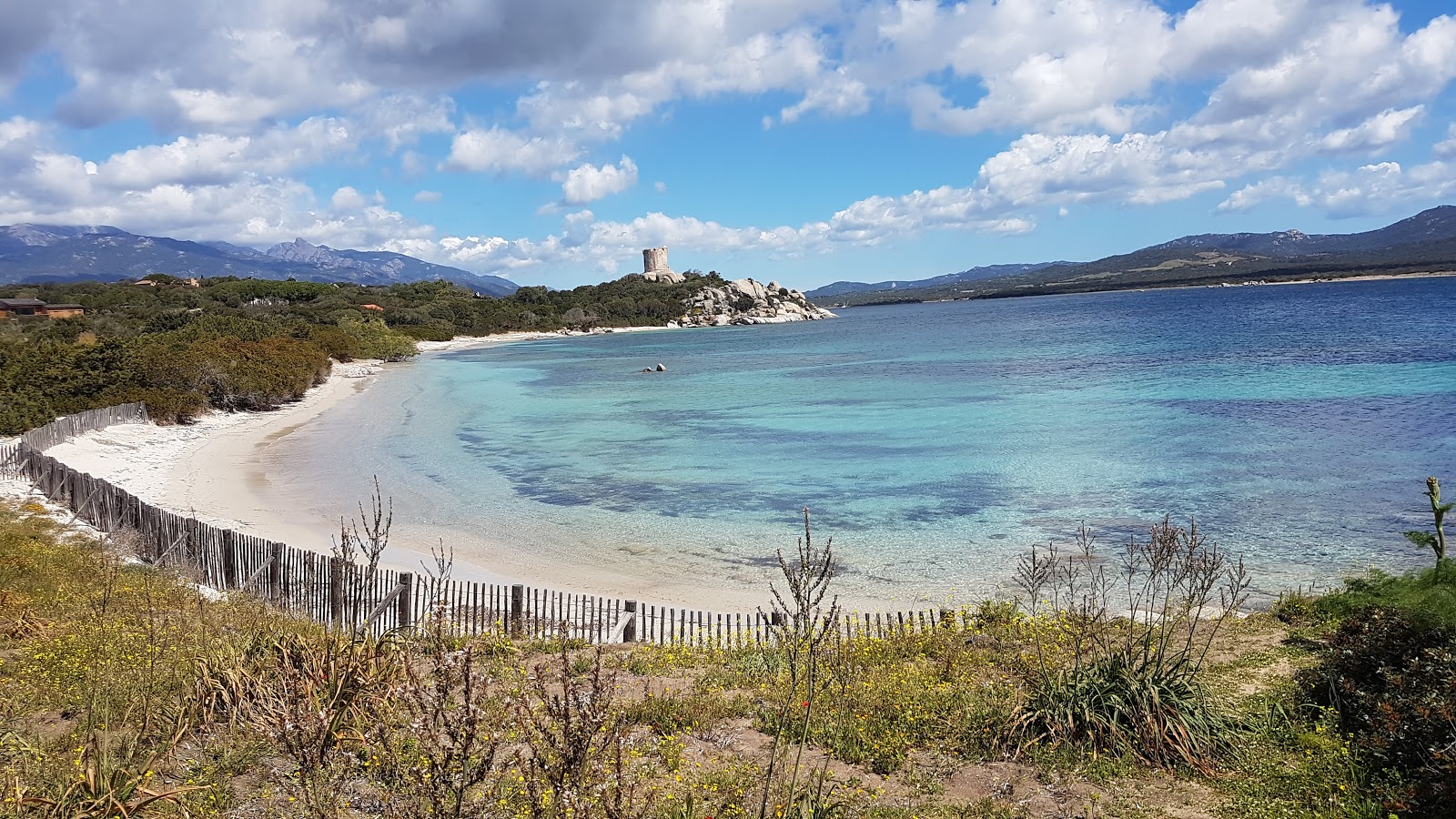 Foto di St. Jean beach II con una superficie del sabbia beige fine