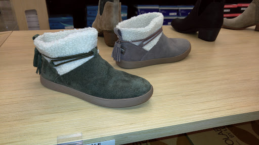 Shoe Store «Off Broadway Shoe Warehouse», reviews and photos, 6401 W 135th St Ste A, Overland Park, KS 66223, USA