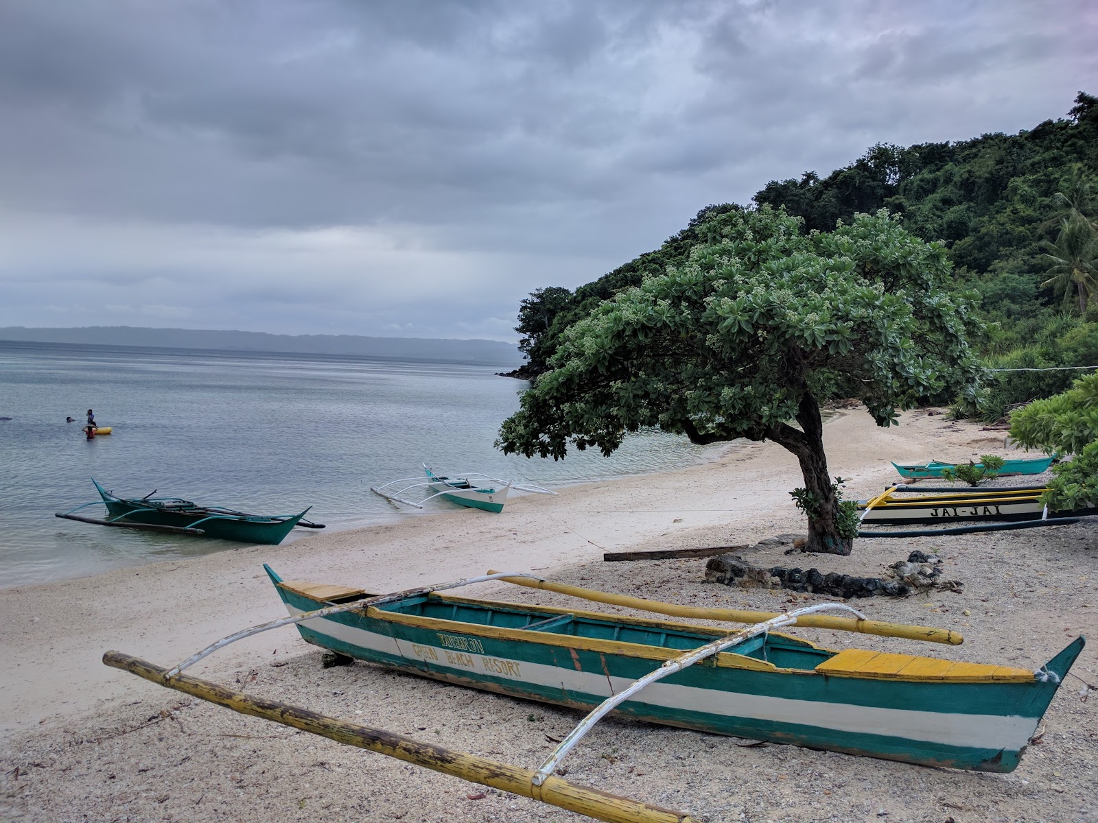 Foto di Tambaron Green Beach Resort con una superficie del sabbia beige