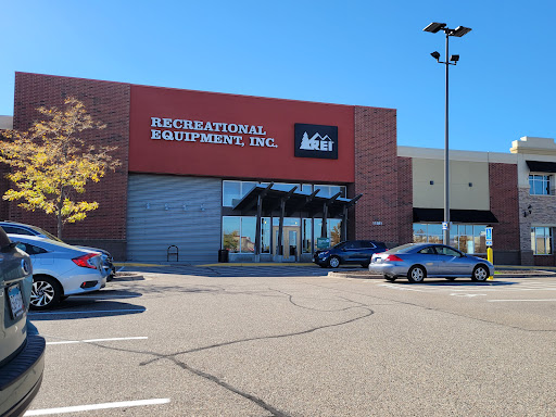 Camping Store «REI», reviews and photos, 11581 Fountains Dr, Maple Grove, MN 55369, USA