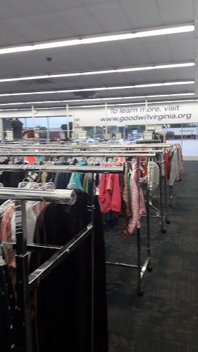 Thrift Store «Goodwill Colonial Heights Retail Store», reviews and photos